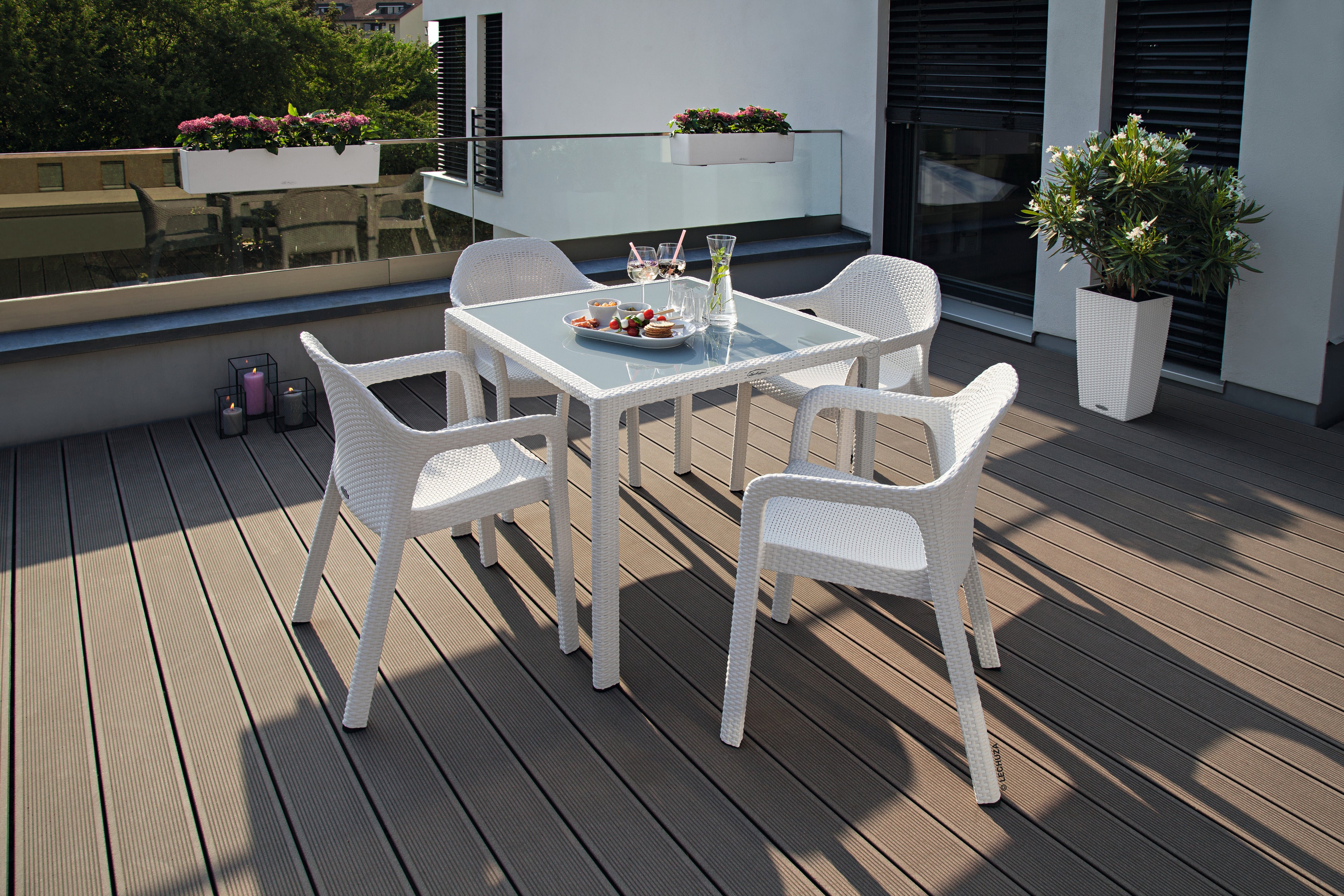 LECHUZA dining table