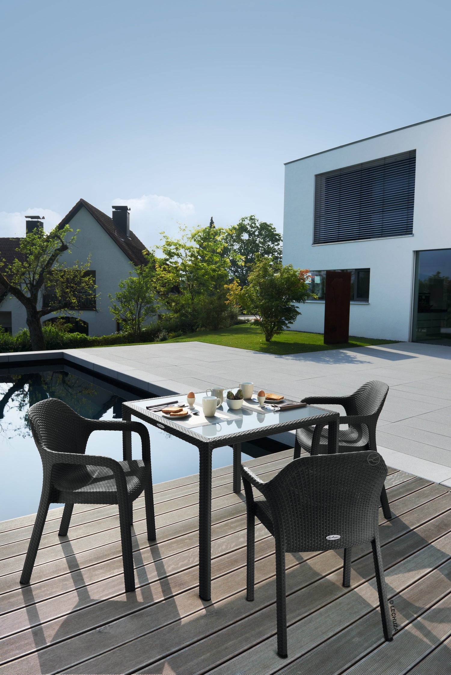 LECHUZA dining table