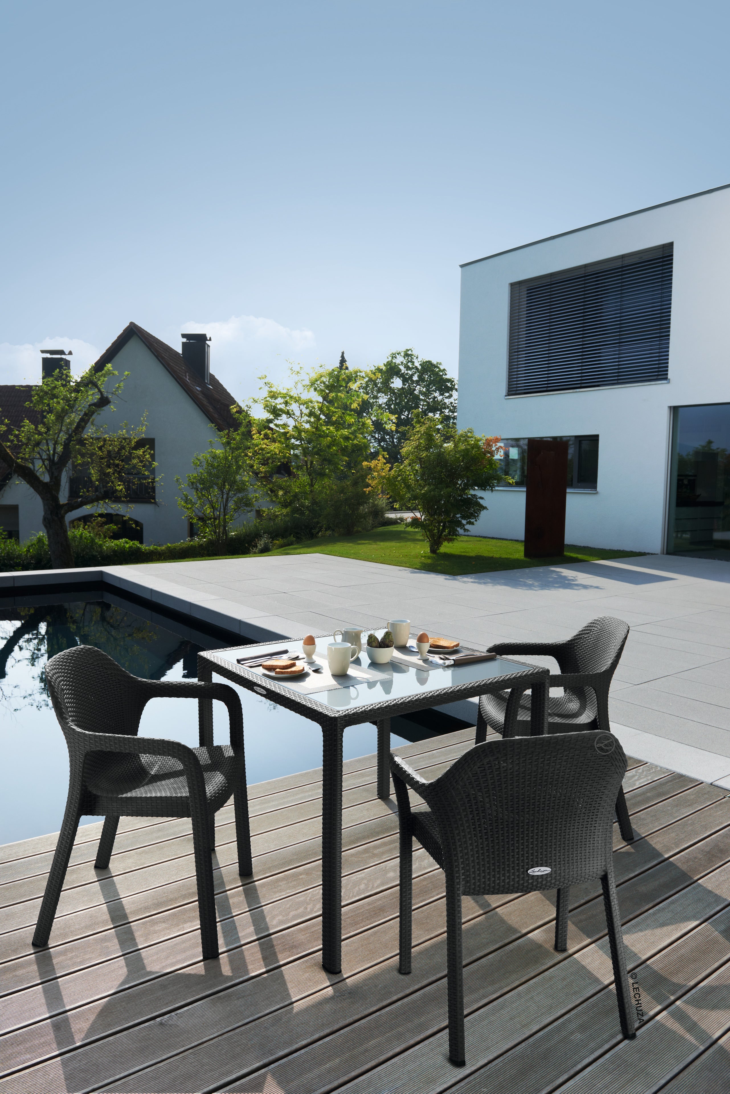LECHUZA dining table