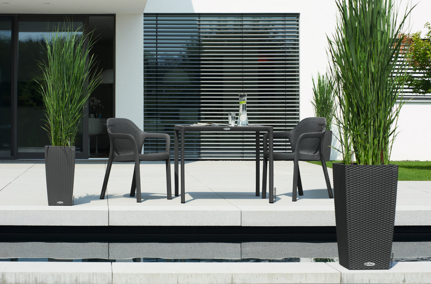 LECHUZA dining table